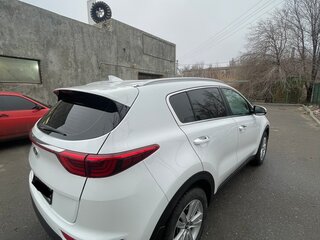 2018 Kia Sportage IV Рестайлинг, белый, 2200000 рублей, вид 3
