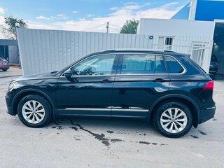 2017 Volkswagen Tiguan II, чёрный, 2200000 рублей, вид 4