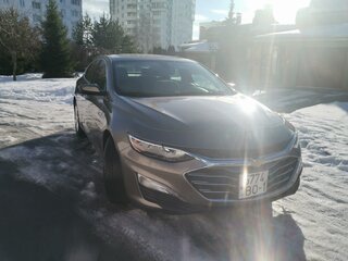 2020 Chevrolet Malibu IX Рестайлинг, золотистый, 1420000 рублей, вид 1