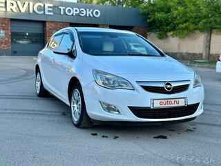 2011 Opel Astra J, белый, 700000 рублей, вид 2