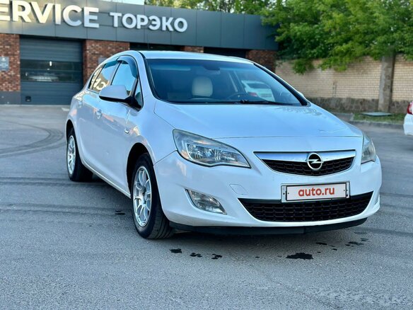 2011 Opel Astra J, белый, 700000 рублей - вид 1