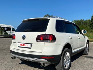 2010 Volkswagen Touareg I Рестайлинг, белый, 2050000 рублей, вид 4