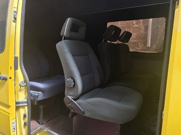 2005 Mercedes-Benz Sprinter, жёлтый, 1450000 рублей - вид 4