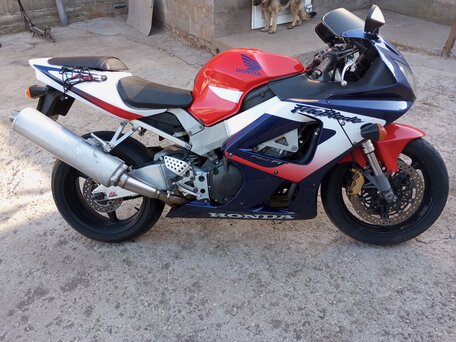 2000 Honda CBR 929RR Fireblade, красный, 450000 рублей, вид 2