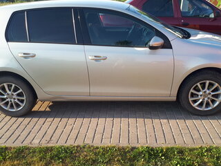 2011 Volkswagen Golf VI, серебристый, 730000 рублей, вид 2