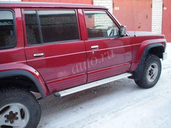 1993 Nissan Patrol IV (Y60), красный - вид 5