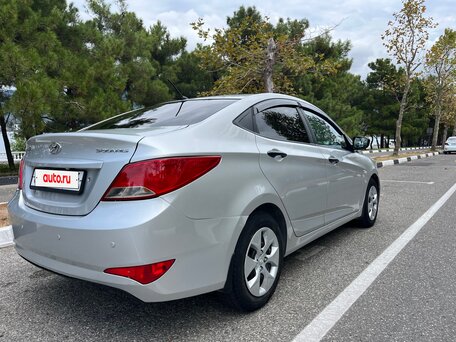 2015 Hyundai Solaris I Рестайлинг, серебристый, 750000 рублей, вид 5