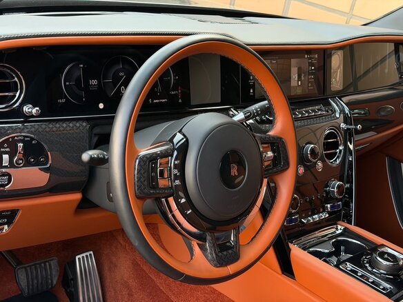 2024 Rolls-Royce Cullinan Black Badge I Рестайлинг (Series II), чёрный, 52700000 рублей - вид 11