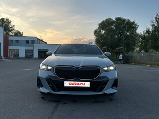 2023 BMW 5 серии 530i xDrive VIII (G60/G61/G68), серый, 15300000 рублей, вид 1
