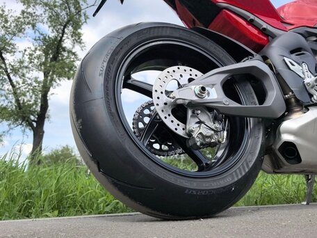 2025 Ducati Panigale V4, красный, 3800000 рублей, вид 5