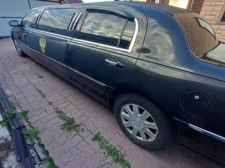 2004 Lincoln Town Car III Рестайлинг, чёрный, 648000 рублей, вид 2