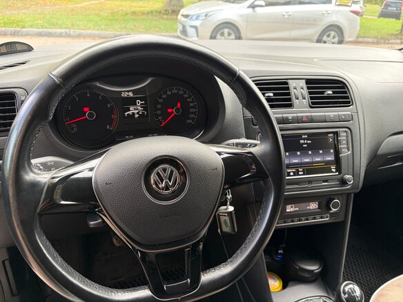 2016 Volkswagen Polo V Рестайлинг, белый, 1100000 рублей - вид 5