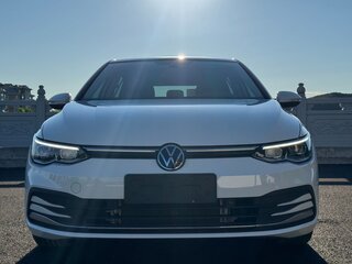 2023 Volkswagen Golf VIII, белый, 1891000 рублей, вид 2
