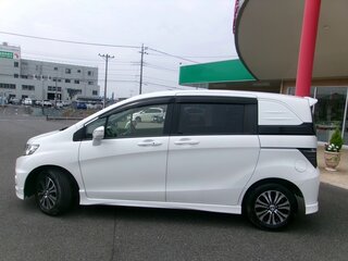 2016 Honda Freed Spike I Рестайлинг 2, белый, 840000 рублей, вид 3