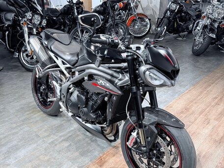 2018 Triumph Speed Triple, чёрный, 999000 рублей, вид 1