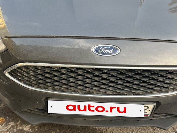 2018 Ford Focus III Рестайлинг, серый, 1300000 рублей - вид 2
