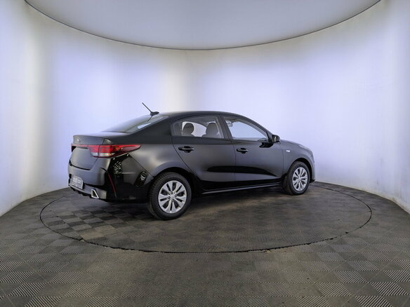 2020 Kia Rio IV Рестайлинг, чёрный, 1700000 рублей - вид 4