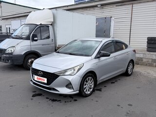 2017 Hyundai Solaris II, белый, 1000000 рублей, вид 2