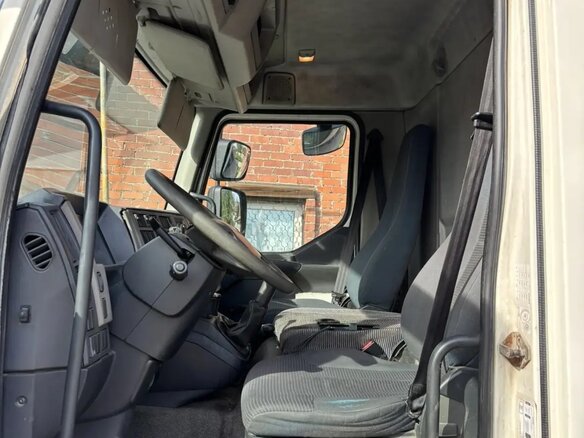 2011 Volvo FL, белый, 3750000 рублей - вид 2