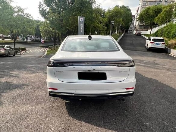 2025 Geely Galaxy A7 150 km, белый, 2990033 рублей - вид 4