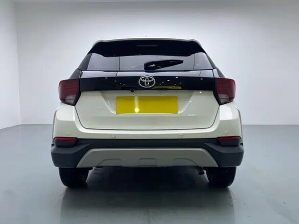 2022 Toyota Yaris L XP150 Рестайлинг, белый, 948000 рублей - вид 5