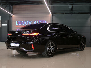 2026 BMW 7 серии 740i xDrive VII (G70), чёрный, 16990000 рублей, вид 4