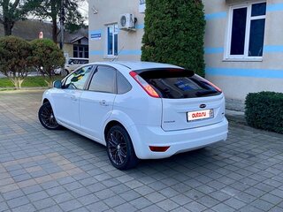 2010 Ford Focus II Рестайлинг, белый, 700000 рублей, вид 4