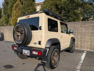 2023 Suzuki Jimny Sierra IV, бежевый, 1780000 рублей, вид 3