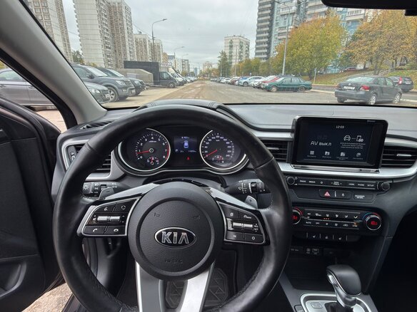 2019 Kia Ceed III, коричневый, 1690000 рублей - вид 9