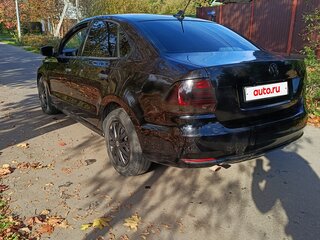 2017 Volkswagen Polo V Рестайлинг, чёрный, 675000 рублей, вид 4