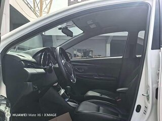 2023 Toyota Yaris L XP150 Рестайлинг, белый, 1270000 рублей, вид 5