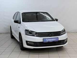 2016 Volkswagen Polo V Рестайлинг, белый, 938000 рублей, вид 2