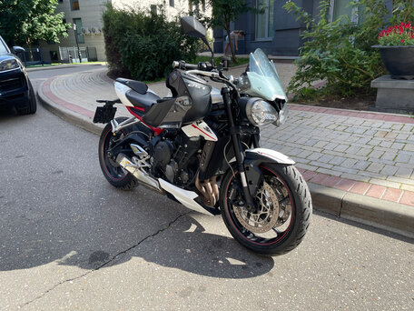 2018 Triumph Street Triple, белый, 790000 рублей, вид 1