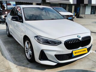 2023 BMW 1 серии 120i III (F52) Рестайлинг, белый, 1778500 рублей, вид 2