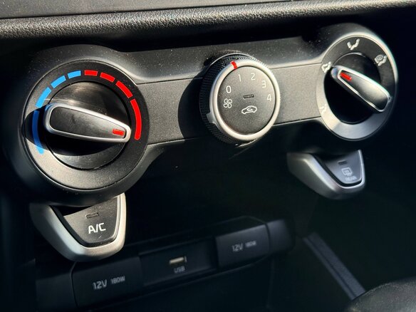2021 Kia Rio IV Рестайлинг, белый, 1447000 рублей - вид 15