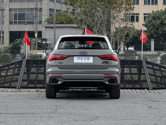 2026 Audi Q3 35 TFSI II (F3), серый, 3920000 рублей - вид 4