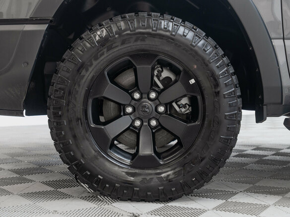 2024 Ram 1500 Crew Cab eTorque V, серый, 10990000 рублей - вид 13