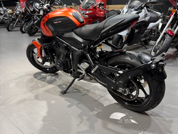 2022 Triumph Trident 660, оранжевый, 785000 рублей - вид 15