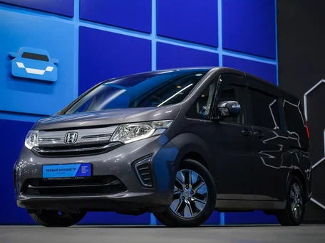 2017 Honda Stepwgn V, серый, 1800000 рублей, вид 1
