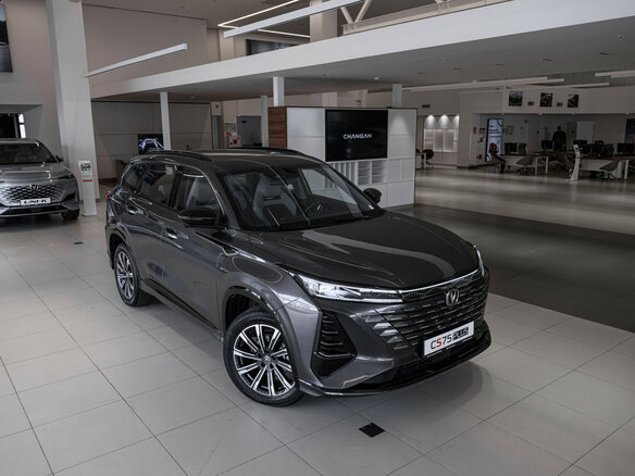 2024 Changan CS75 Plus III, серый, 2900000 рублей - вид 2