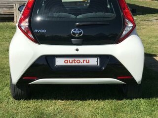 2019 Toyota Aygo II Рестайлинг, белый, 937500 рублей, вид 2