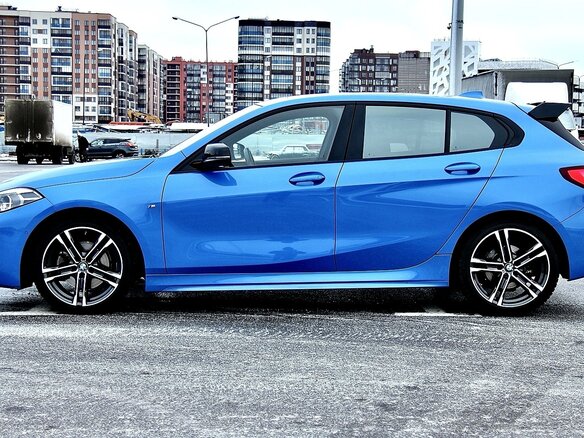 2020 BMW 1 серии 118d III (F40), синий, 3050000 рублей - вид 4