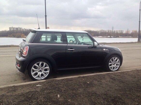 2010 Mini Hatch Cooper S II (R56) Рестайлинг, чёрный - вид 2