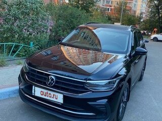 2021 Volkswagen Tiguan II Рестайлинг, чёрный, 3355000 рублей, вид 2
