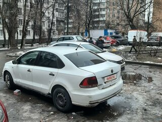 2015 Volkswagen Polo V Рестайлинг, белый, 450000 рублей, вид 4