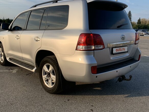 2010 Toyota Land Cruiser 200 Series, серебристый, 3100000 рублей - вид 3