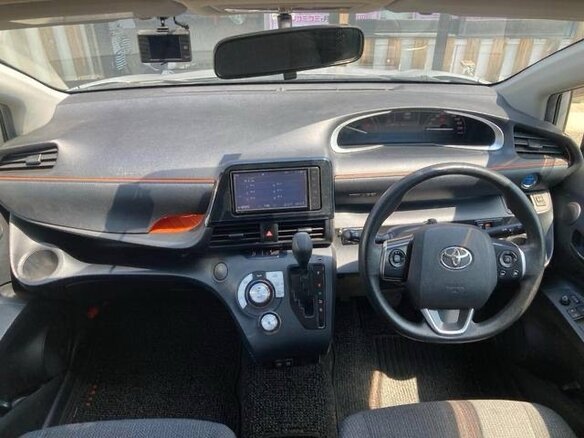 2019 Toyota Sienta II Рестайлинг, серебристый, 1140000 рублей - вид 8