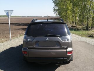 2010 Mitsubishi Outlander II Рестайлинг, коричневый, 1200000 рублей, вид 5