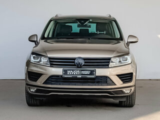 2016 Volkswagen Touareg II Рестайлинг, бежевый, 3060000 рублей, вид 2