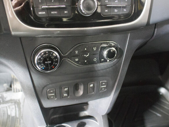 2016 Renault Sandero Stepway II, золотистый - вид 9